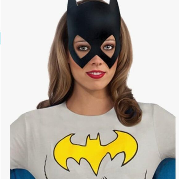 DC Comics Batgirl T-shirt with mask and detachable cape size medium NWT - Picture 4 of 16